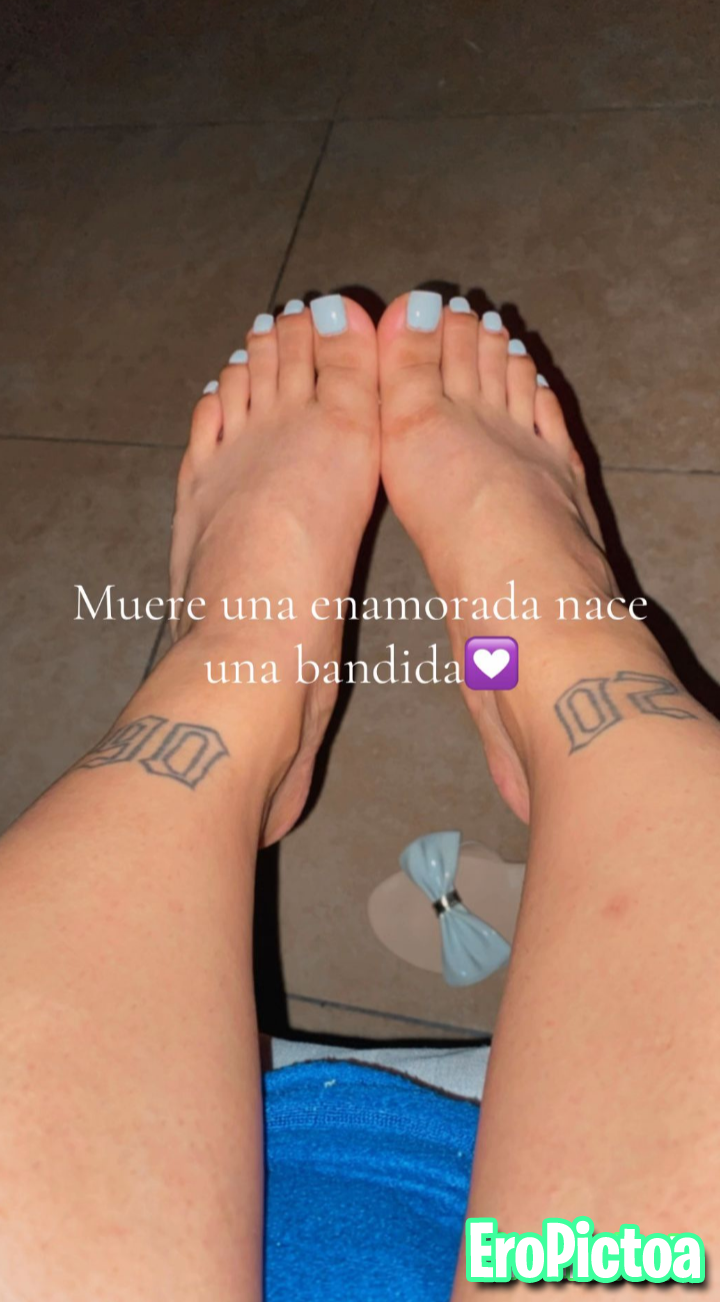 Teresita Güila https://vt.tiktok.com/ZSk6WHpLX/ photo featuring Mujer En Chanclas