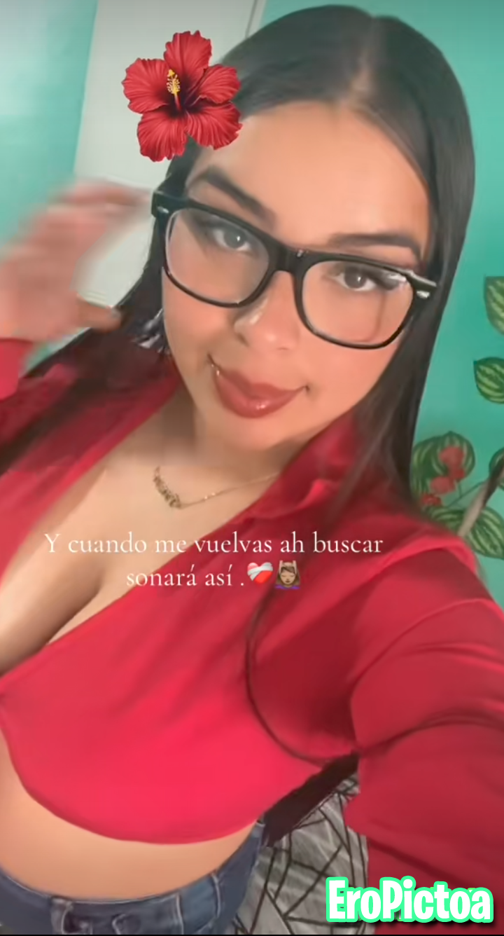 Teresita Güila https://vt.tiktok.com/ZSk6WHpLX/ photo featuring Mujer En Chanclas