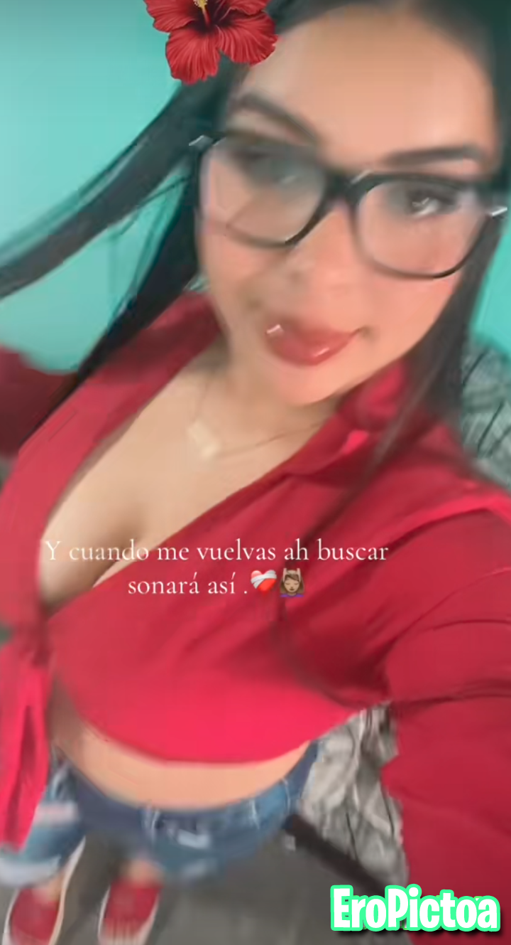 Teresita Güila https://vt.tiktok.com/ZSk6WHpLX/ photo featuring Mujer En Chanclas