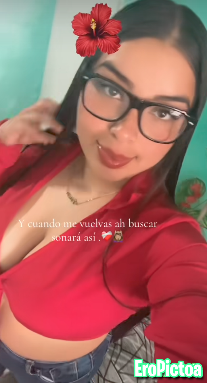 Teresita Güila https://vt.tiktok.com/ZSk6WHpLX/ photo featuring Mujer En Chanclas