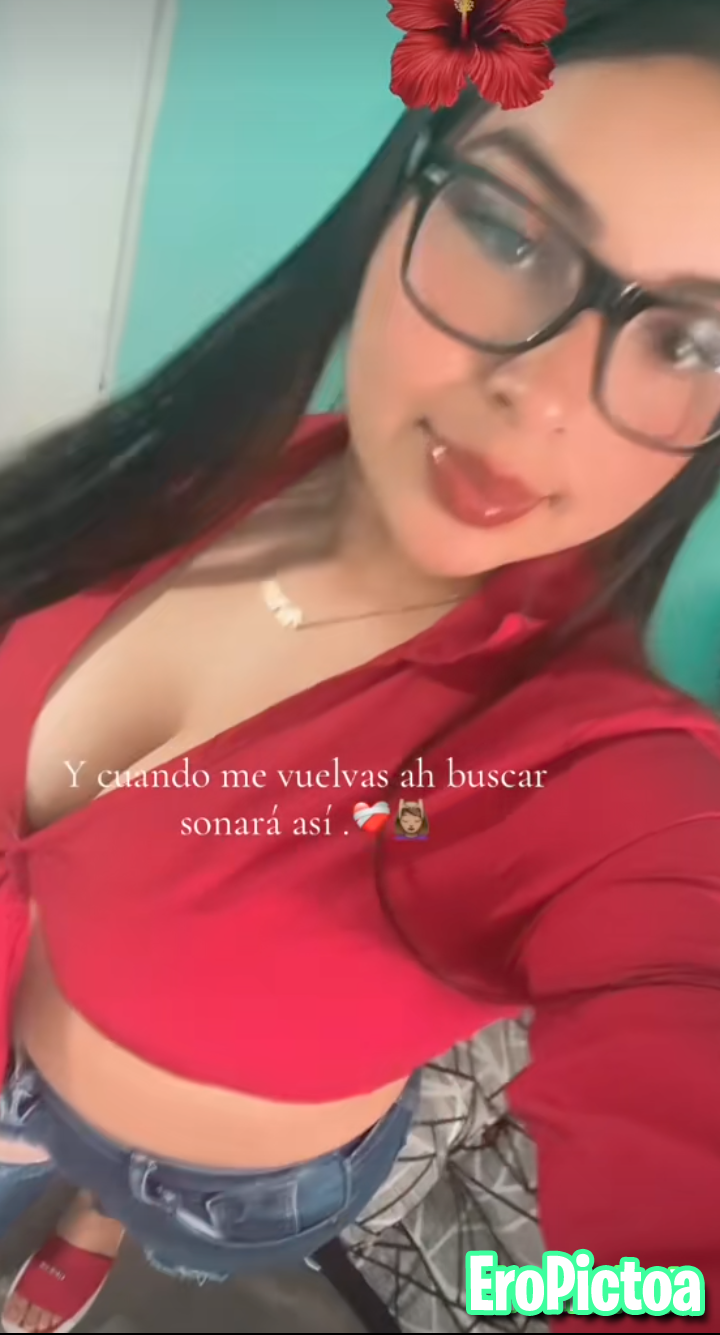 Teresita Güila https://vt.tiktok.com/ZSk6WHpLX/ photo featuring Mujer En Chanclas