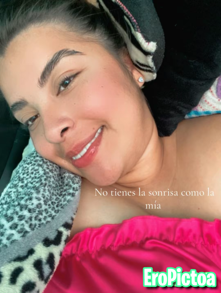 Teresita Güila https://vt.tiktok.com/ZSk6WHpLX/ photo featuring Mujer En Chanclas