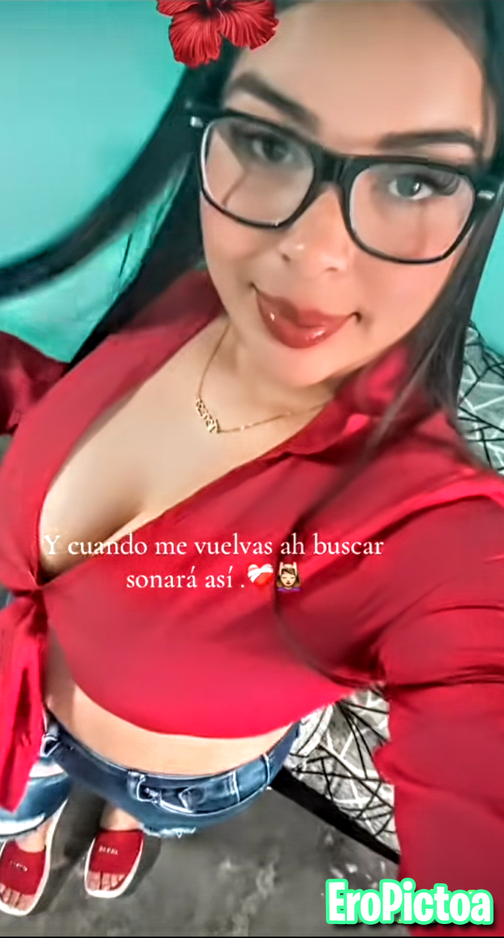 Teresita Güila https://vt.tiktok.com/ZSk6WHpLX/ photo featuring Mujer En Chanclas