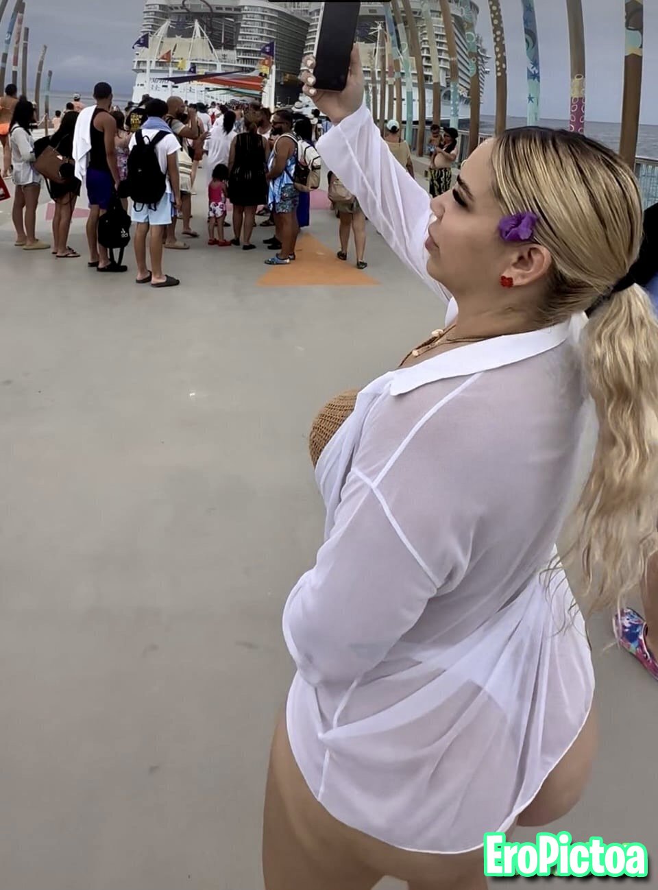 Latinas photo featuring freak - Part 33
