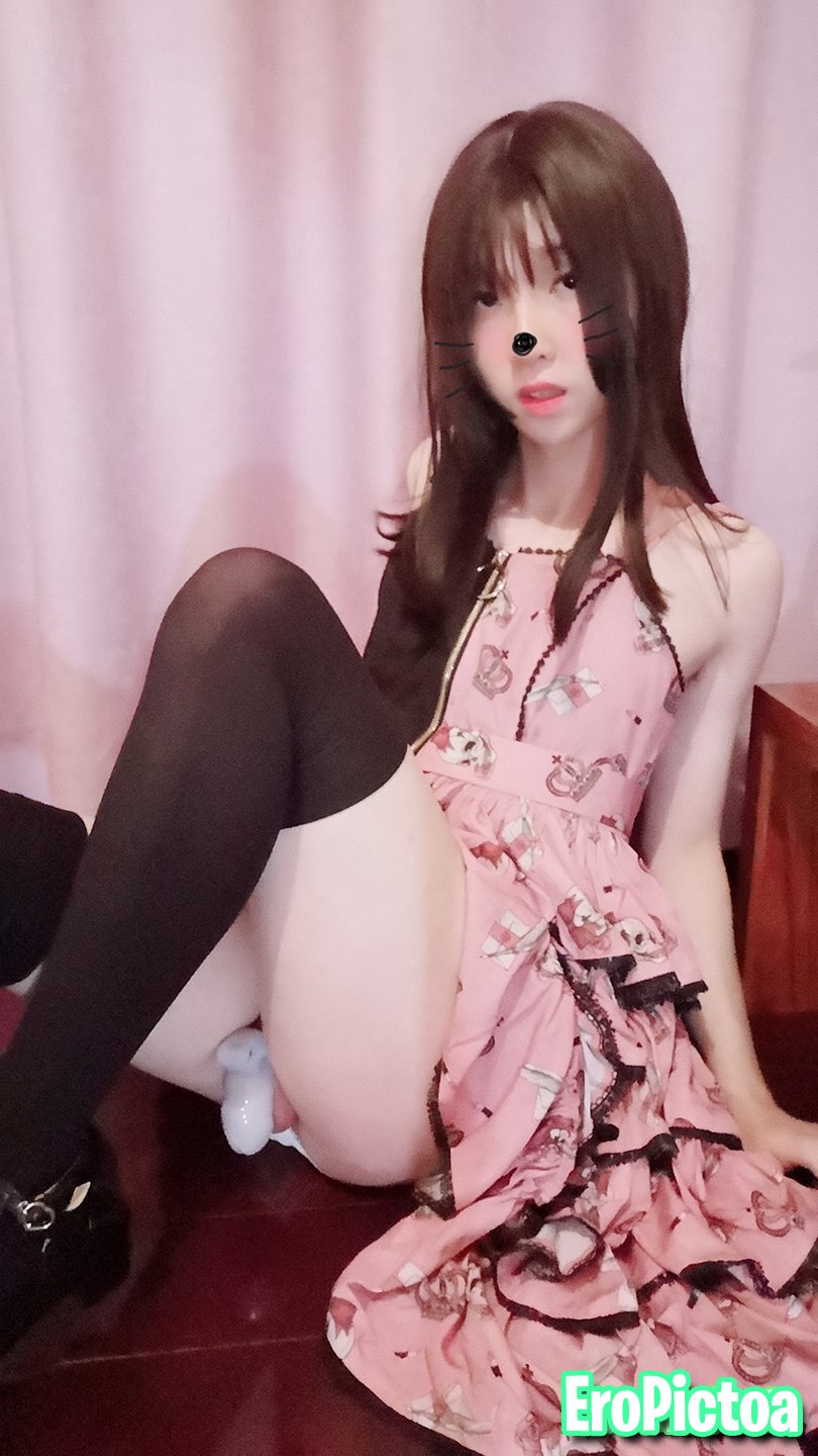 Asia sissy photo featuring Travesti