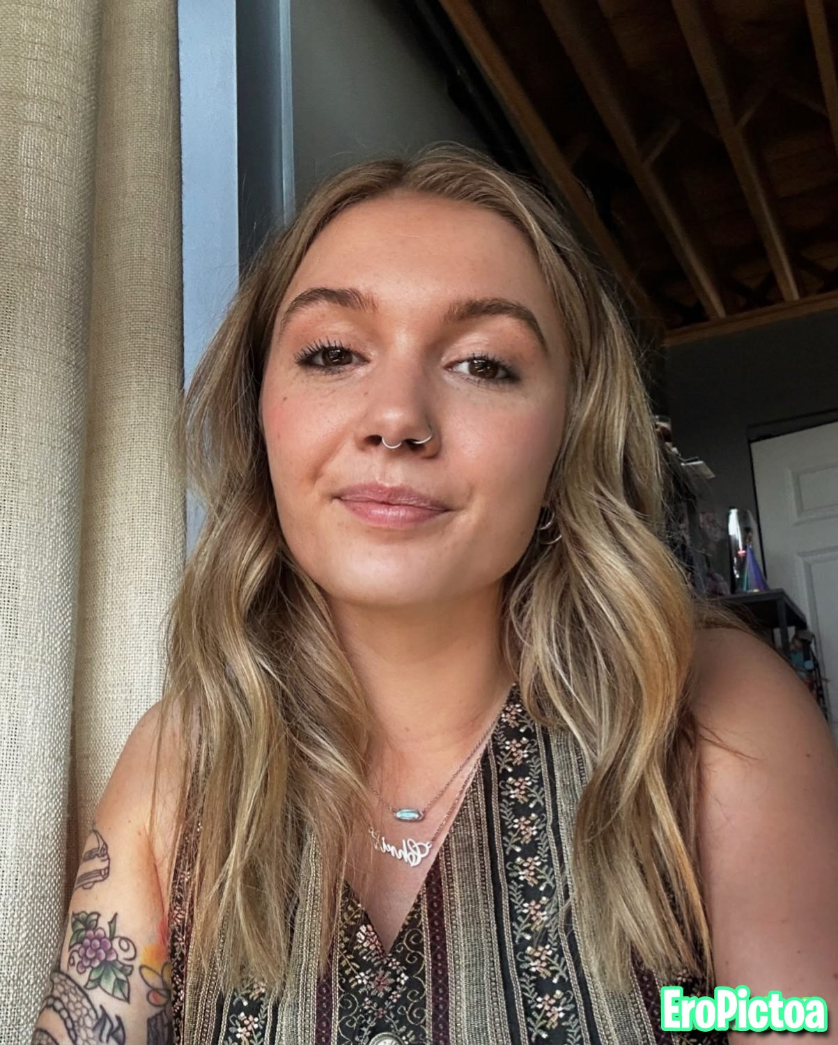 Sexy tiktoker photo featuring comment - Part 2