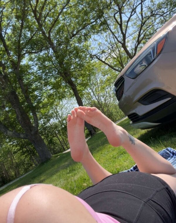Thumbnail for erome user wanted his gf's feet and soles posted