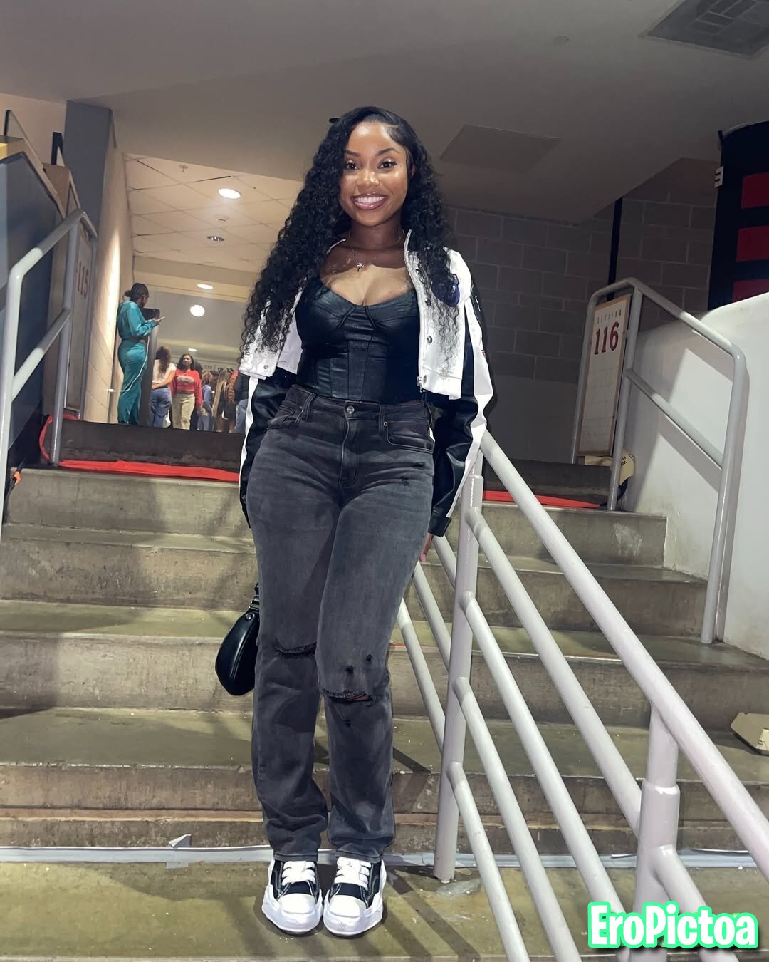 Slim thick chrssysswrld photo - Part 2