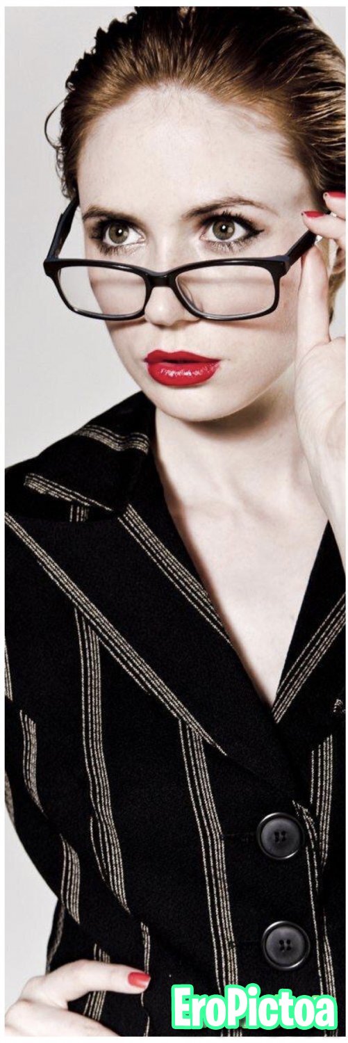Karen Gillan 🏴󠁧󠁢󠁳󠁣󠁴󠁿 photo featuring UK - Part 9