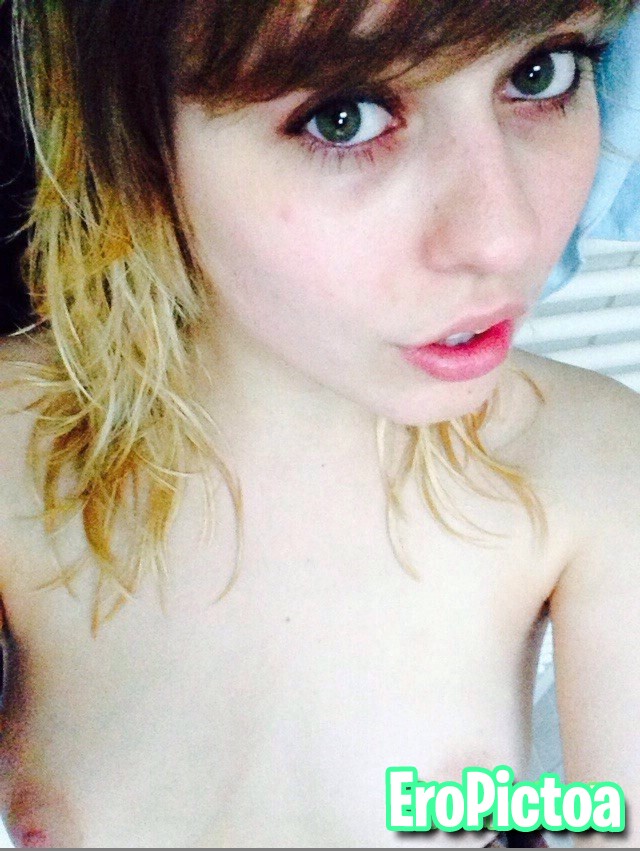 sweet teen icloud hack photo featuring selfshot