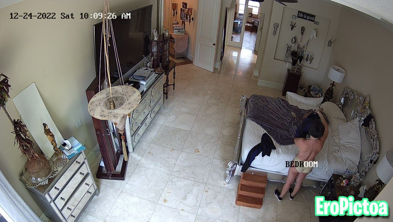 Spycam photo featuring camera - Part 15