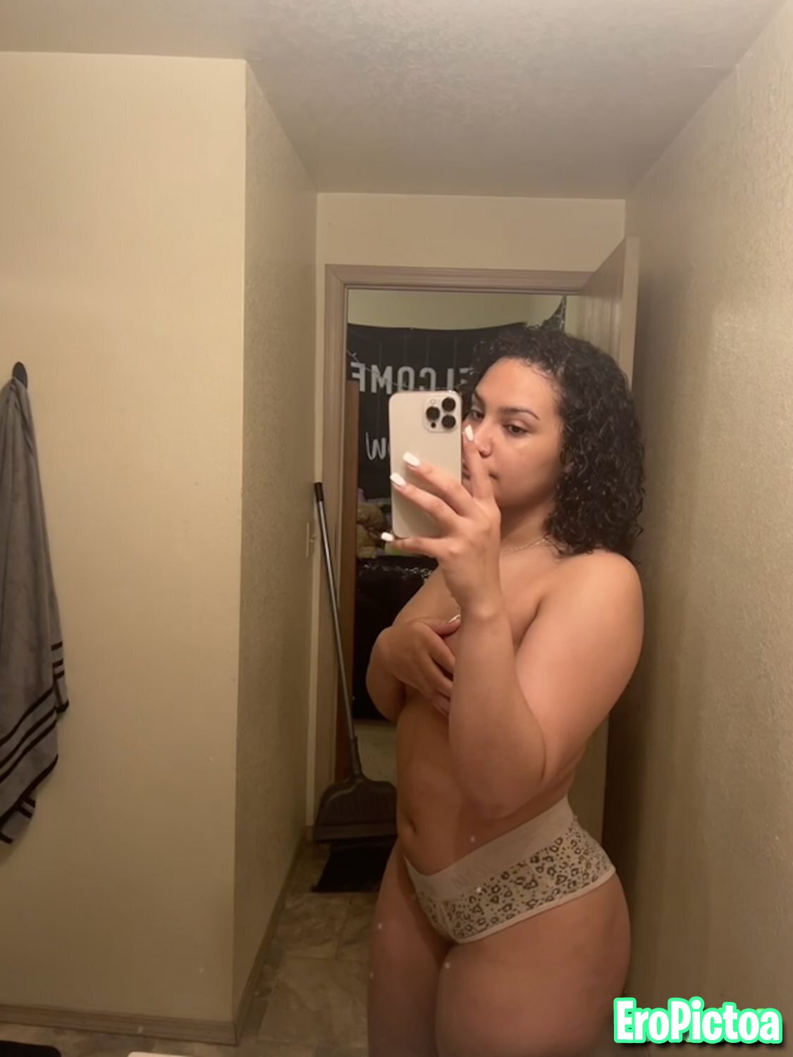 FSU slut exposed photo featuring ebony - Part 21