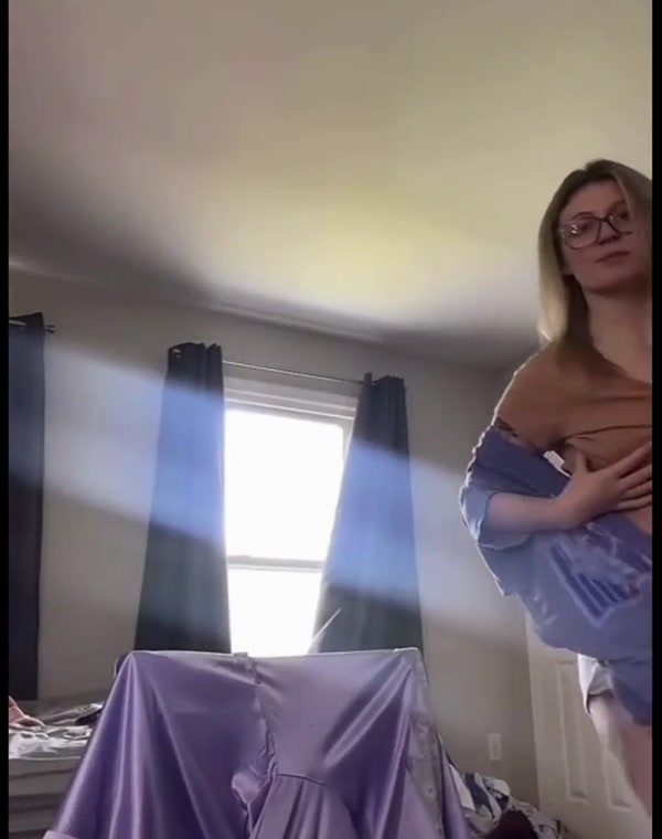 Thumbnail for Nerd teen flashed her nude tit on live stream leak