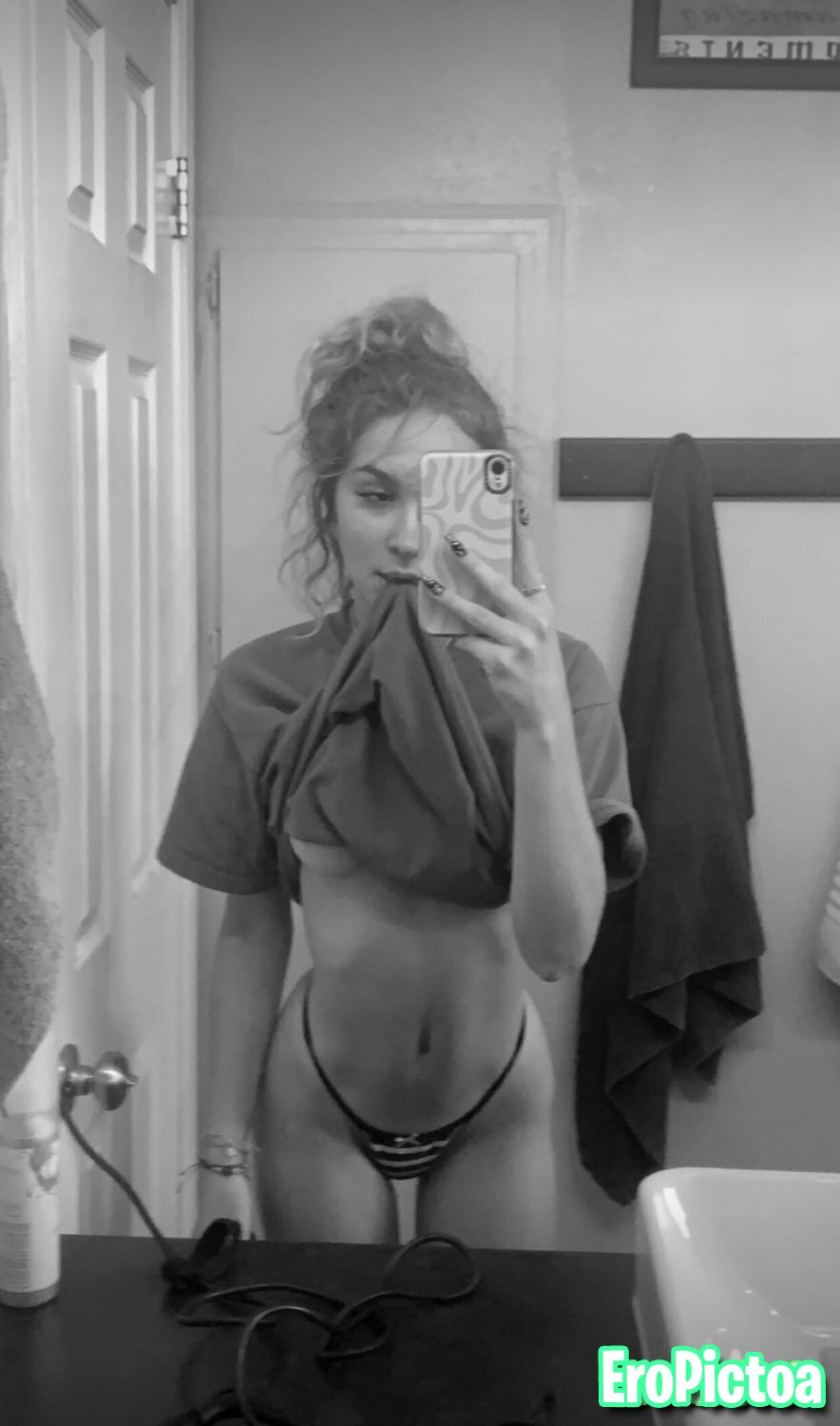 18yo college slut leaked photo featuring 18yo - Part 4