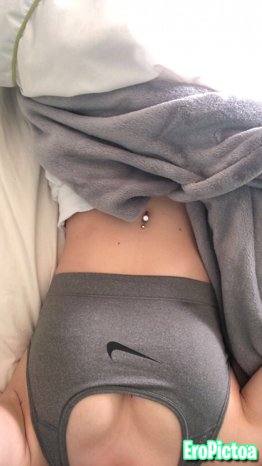 18YO MICKI photo