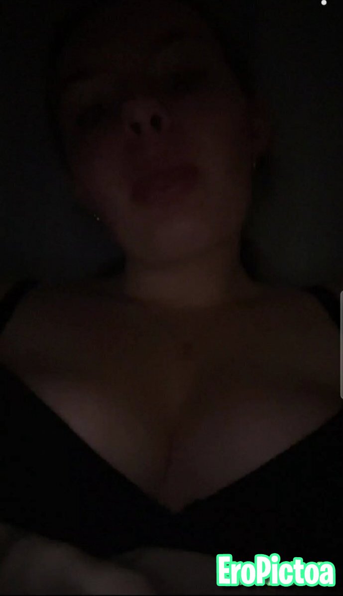 Exposing a 18yo whore EX photo featuring ex
