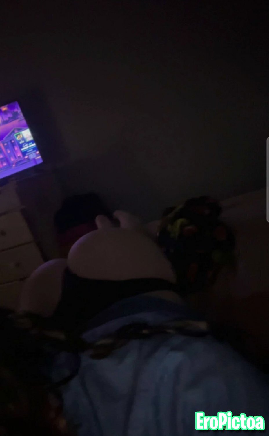 Exposing a 18yo whore EX photo featuring teen ass