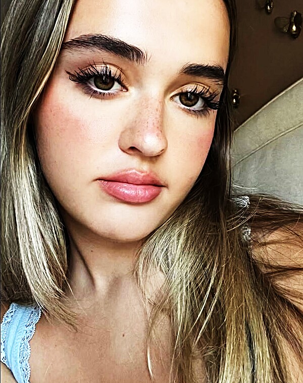 Thumbnail for 18yo cutie, my sisters best friend