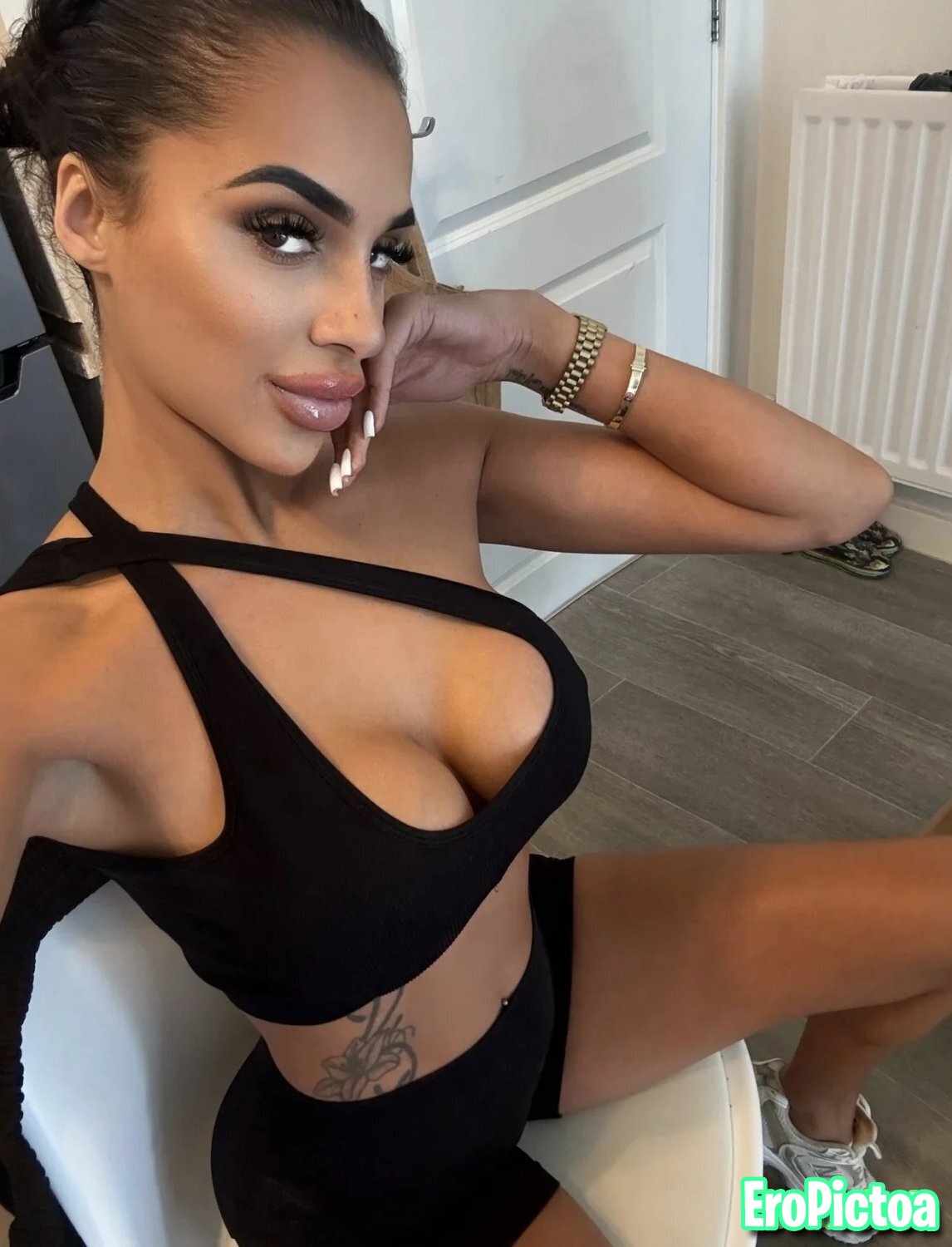 Sexy UK web slut exposed photo featuring sexy - Part 3