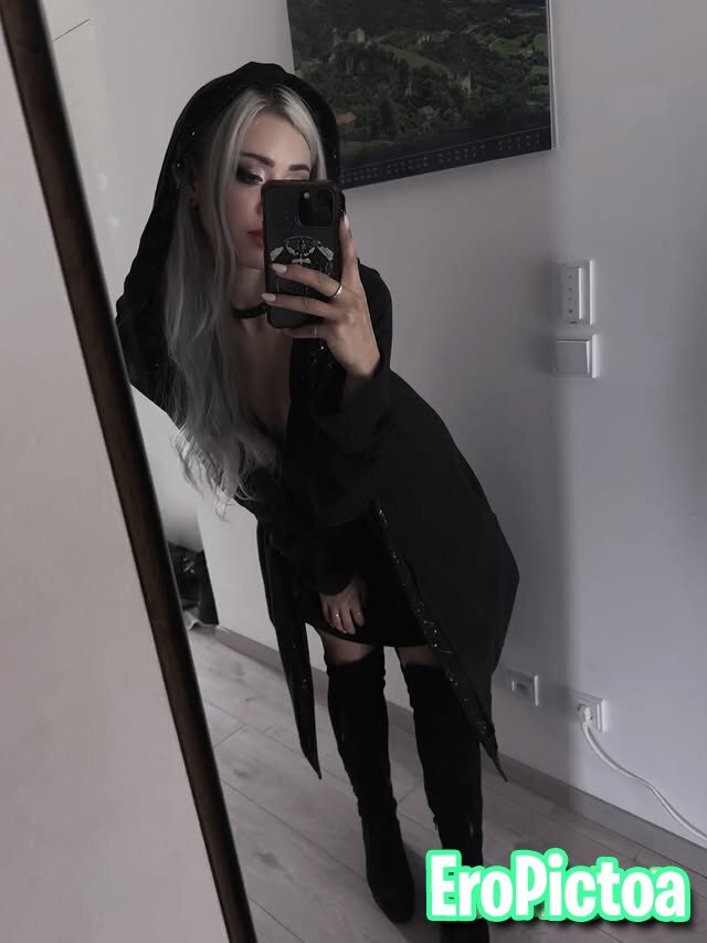 Farbenfuchs 4 photo featuring german influencer twitch instagram Farbenfuchs 4 photo featuring german influencer twitch instagram