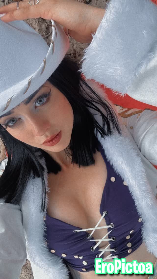Farbenfuchs 4 photo featuring german influencer twitch instagram Farbenfuchs 4 photo featuring german influencer twitch instagram