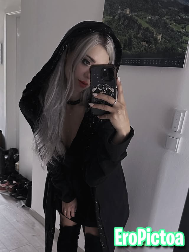 Farbenfuchs 4 photo featuring german influencer twitch instagram Farbenfuchs 4 photo featuring german influencer twitch instagram