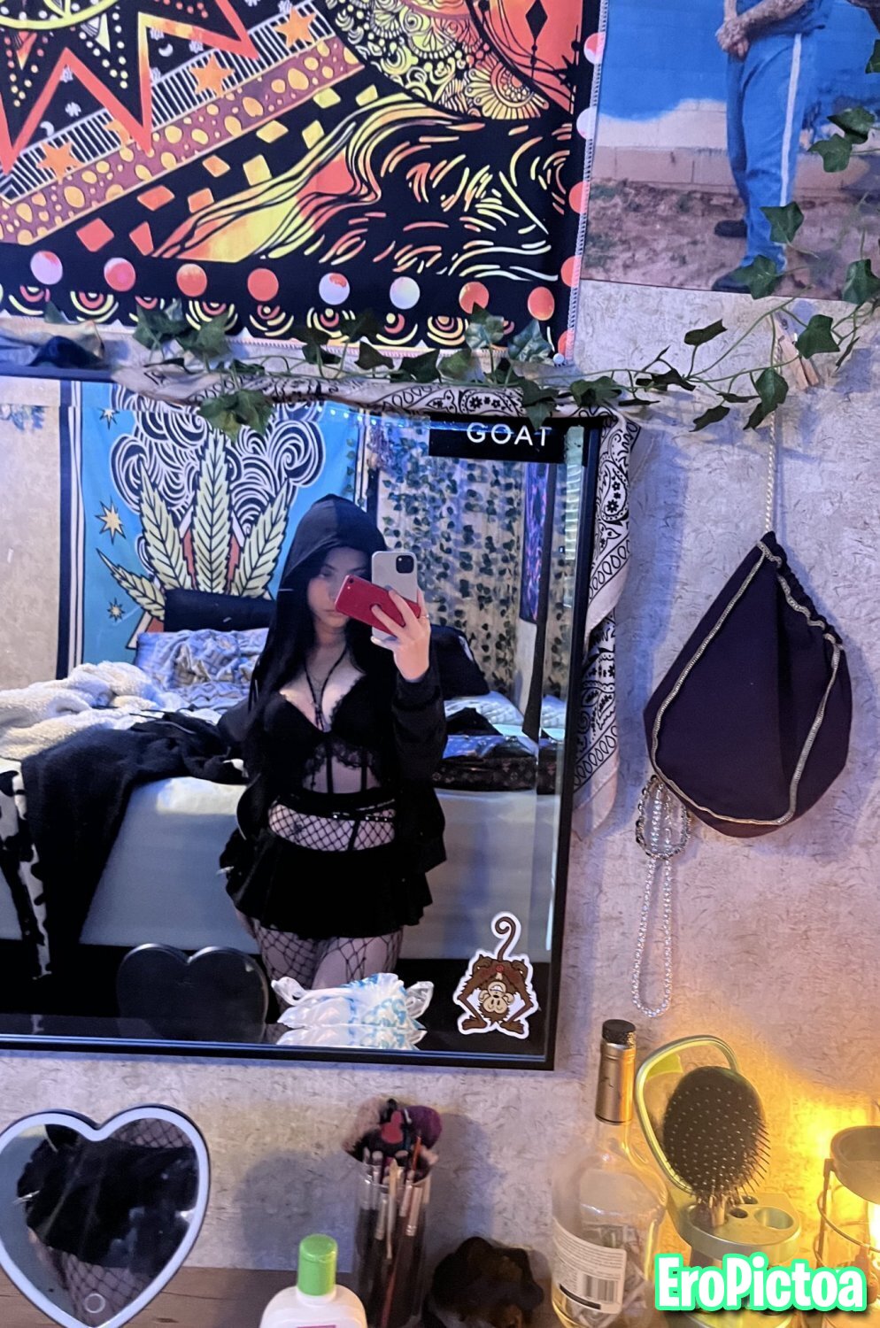 Submitted Goth Webslut Miah photo featuring Masturbate