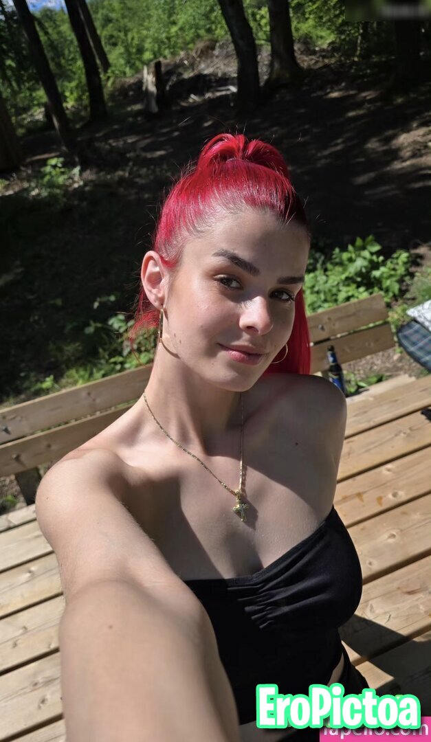 webslut to be exposed photo