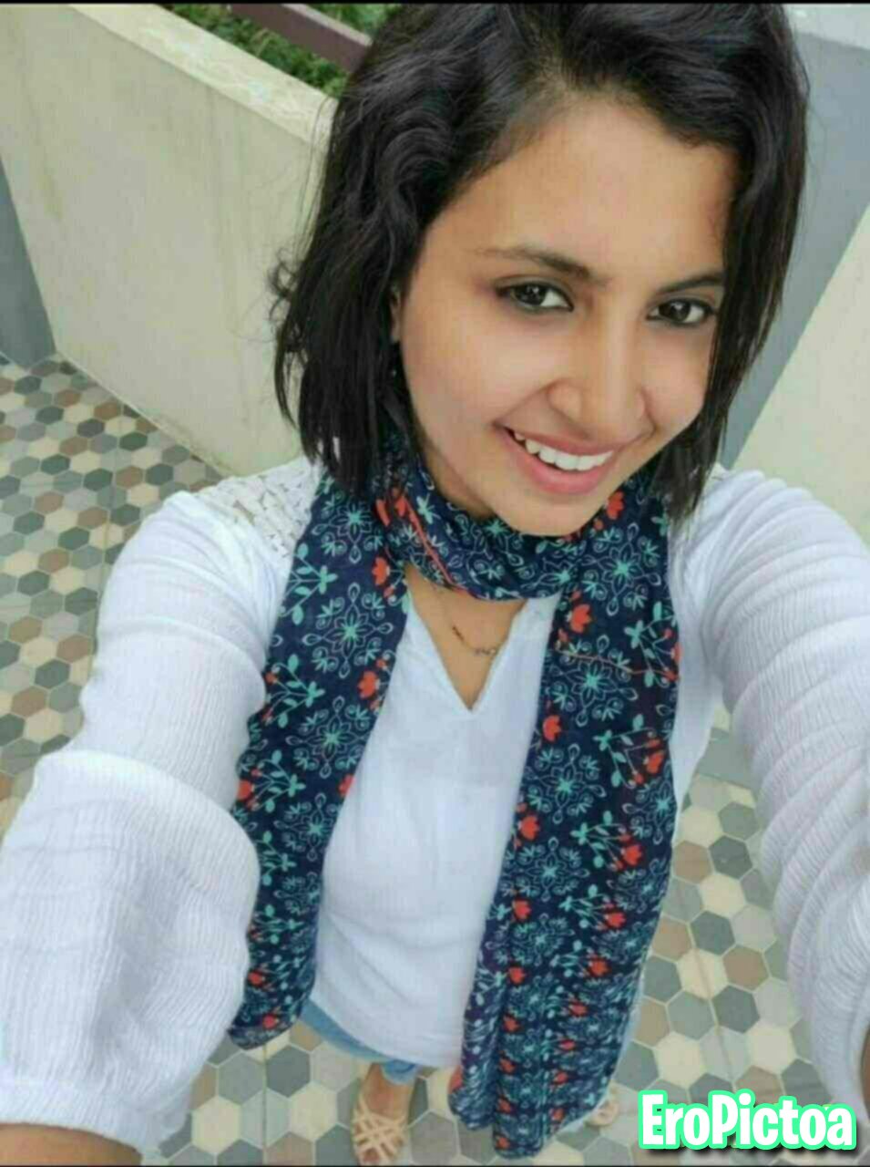 Indian webslut photo featuring desi - Part 11