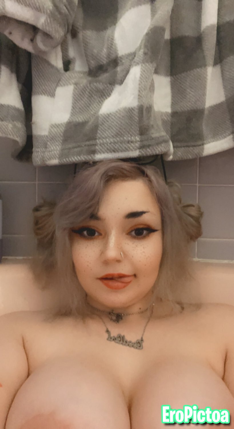 Busty Emo Webslut🖤💦 photo featuring goth titties - Part 20