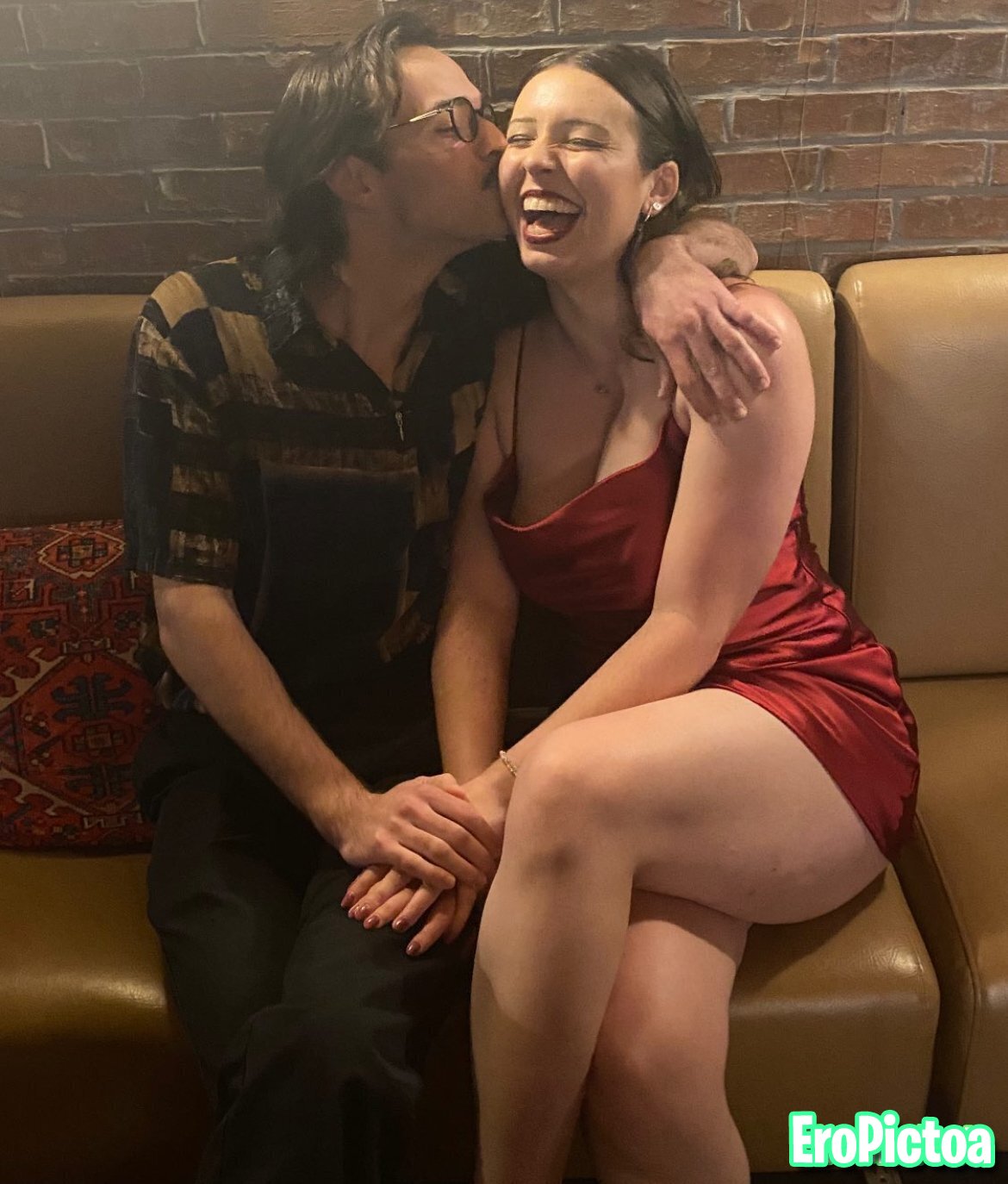 Famous webslut photo - Part 10