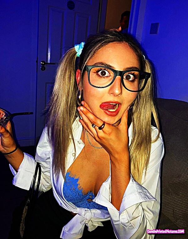 Thumbnail for IG slut Laura, 1523 followers. Pics 18 to 22, IRL submitted