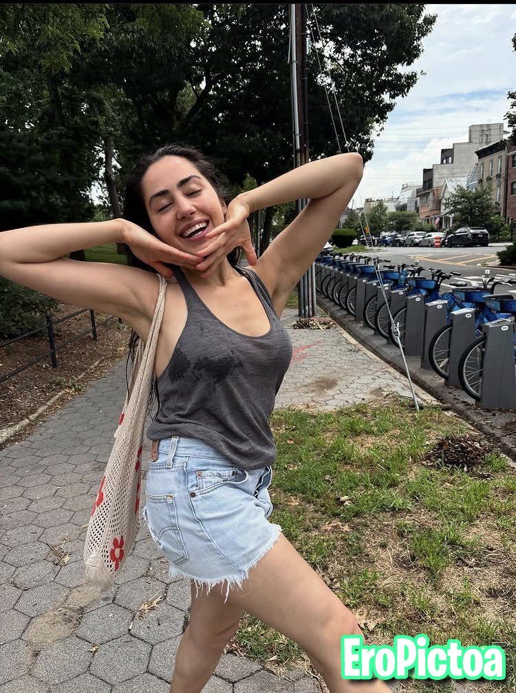 Milo Miriam slut ig photo featuring legs