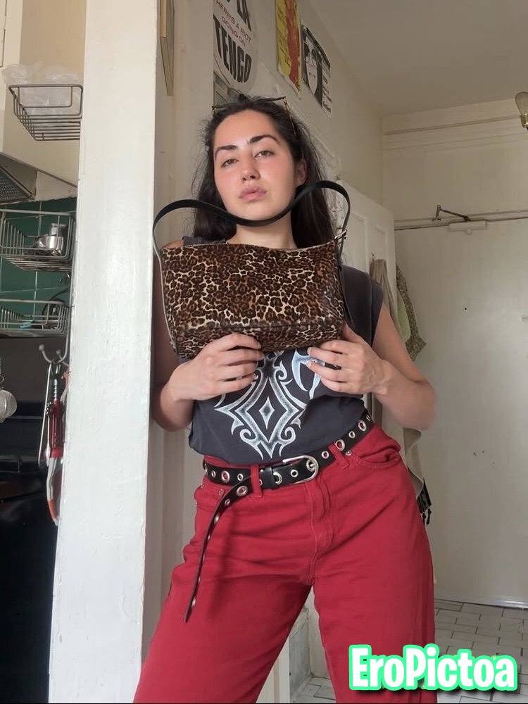 Milo Miriam slut ig photo featuring influencer
