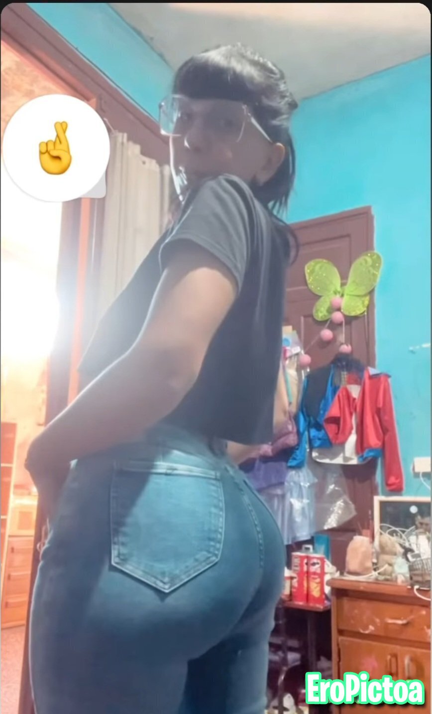 Milf culona IG photo featuring Le gusta mostrarse