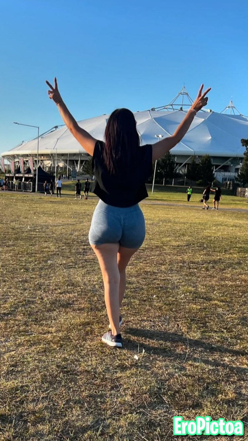 Milf culona IG photo featuring Madura