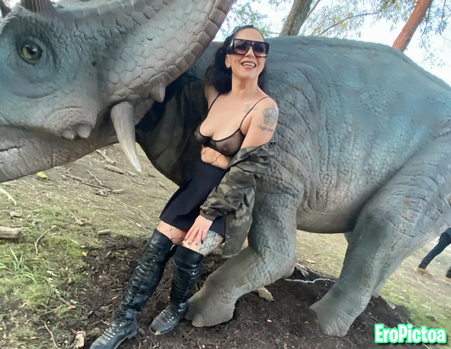 Thick IG slut Gina photo featuring ass - Part 18