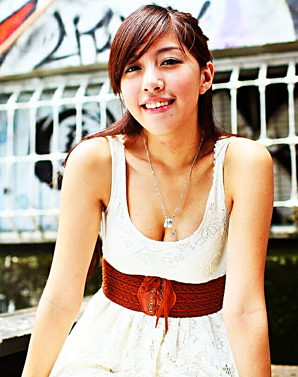 Thumbnail for Hot Taiwanese IG model leaked nude selfie