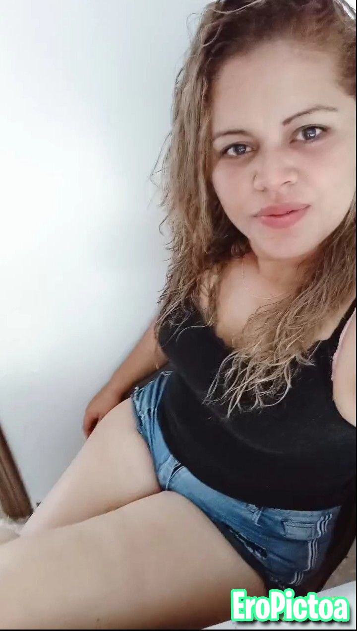 Elizabeth nude photo featuring Chubby - Part 1