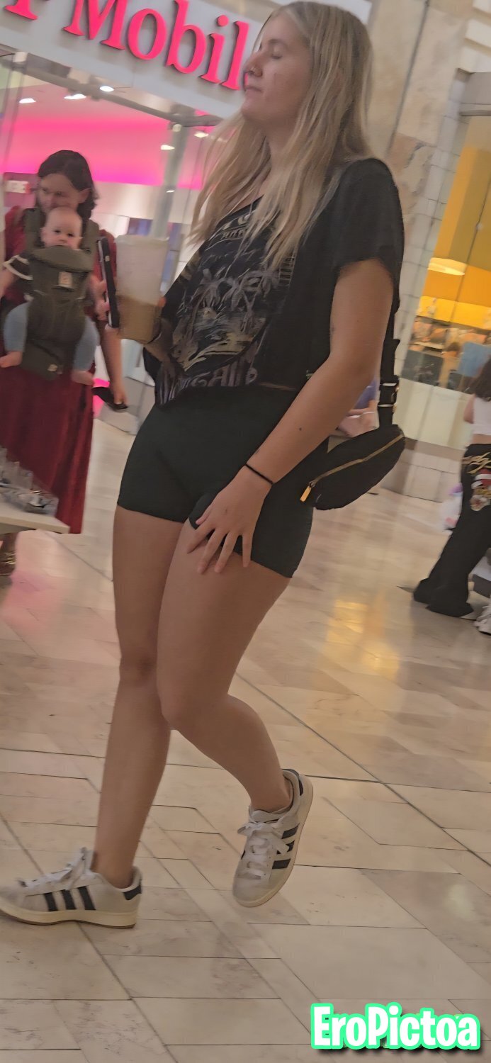 Rando Creepshots!! photo featuring Creep