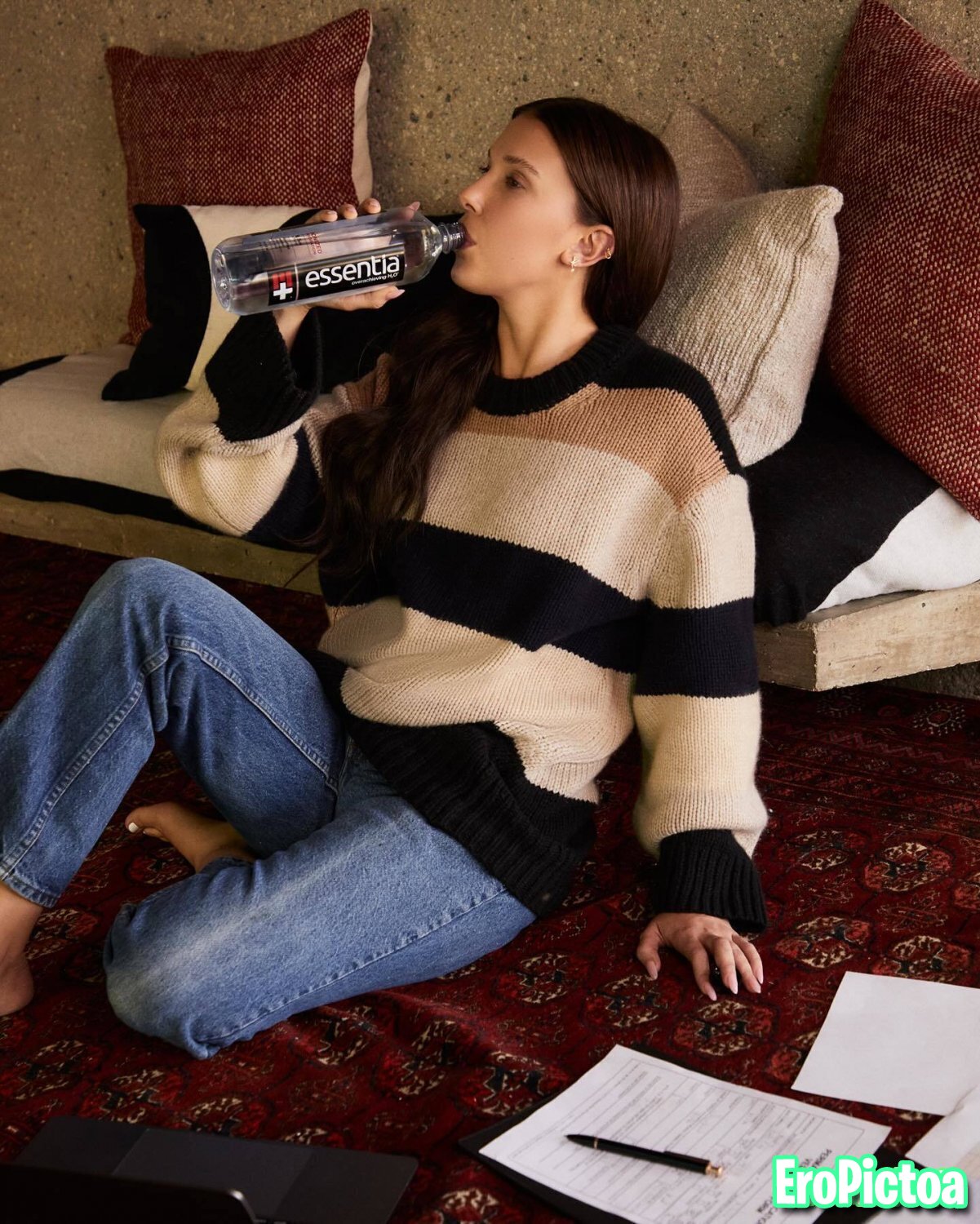 Millie Bobby Brown feet photo featuring leaked - Part 27