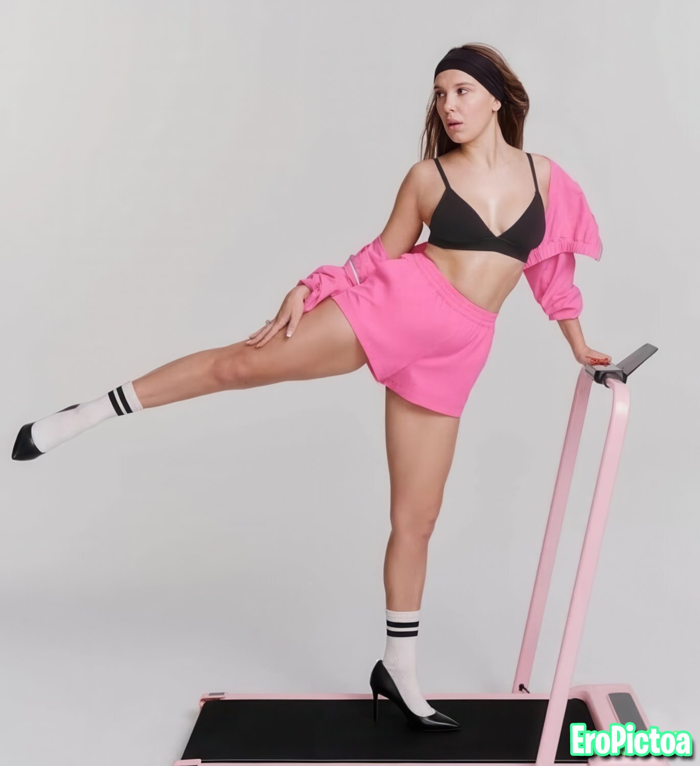 Millie Bobby Brown [2] photo featuring petite