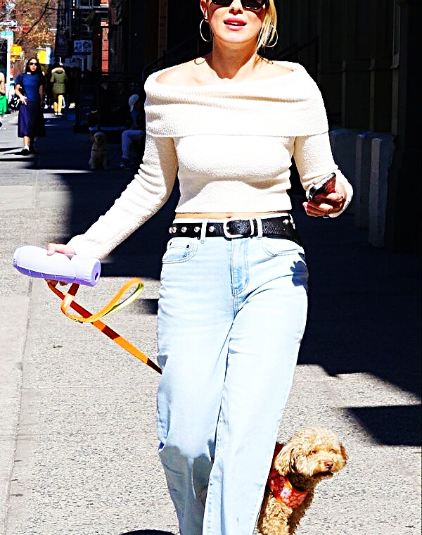 Thumbnail for Millie Bobby brown [2025 no bra pics]
