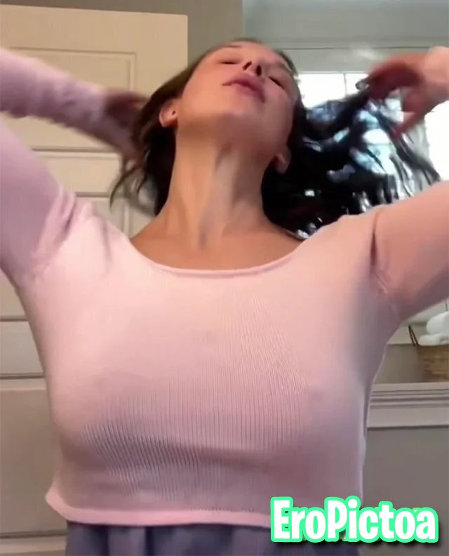 Millie Bobby Brown photo featuring Actrees - Part 5
