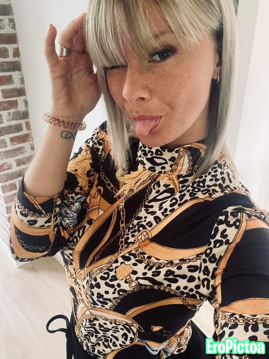 Deborah belgian slut photo