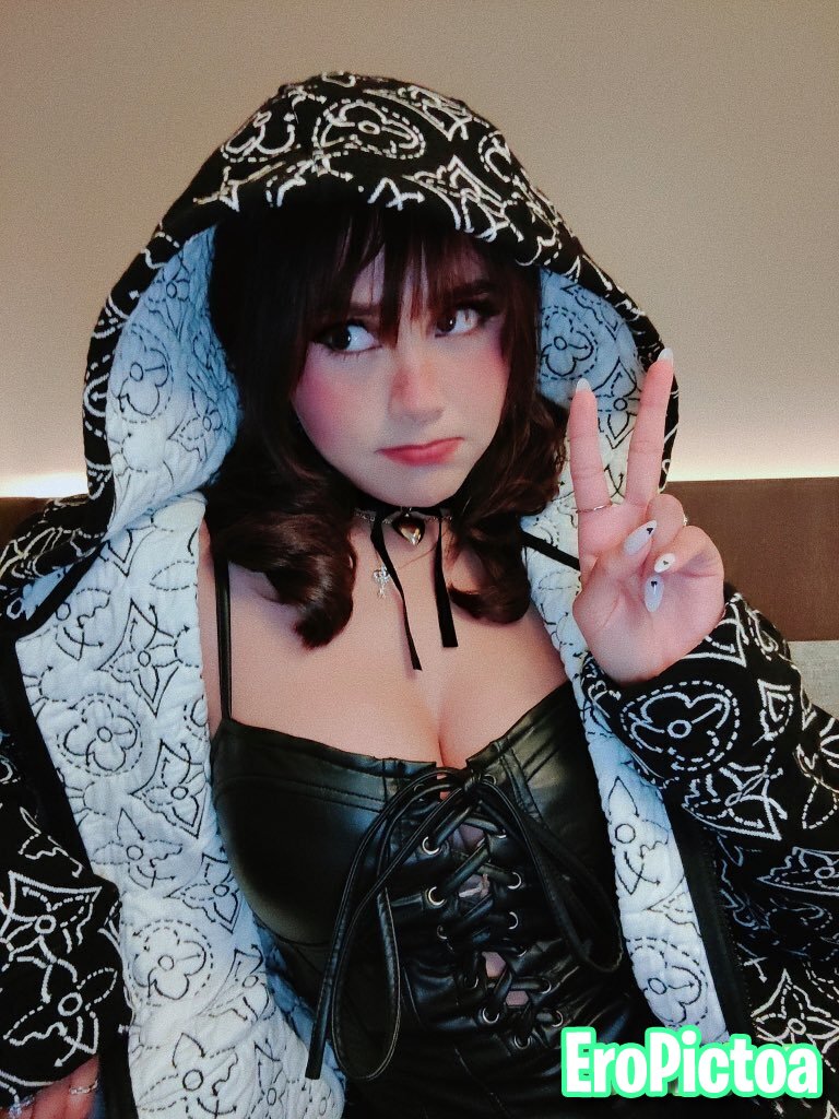 Neeko photo featuring Cleavage