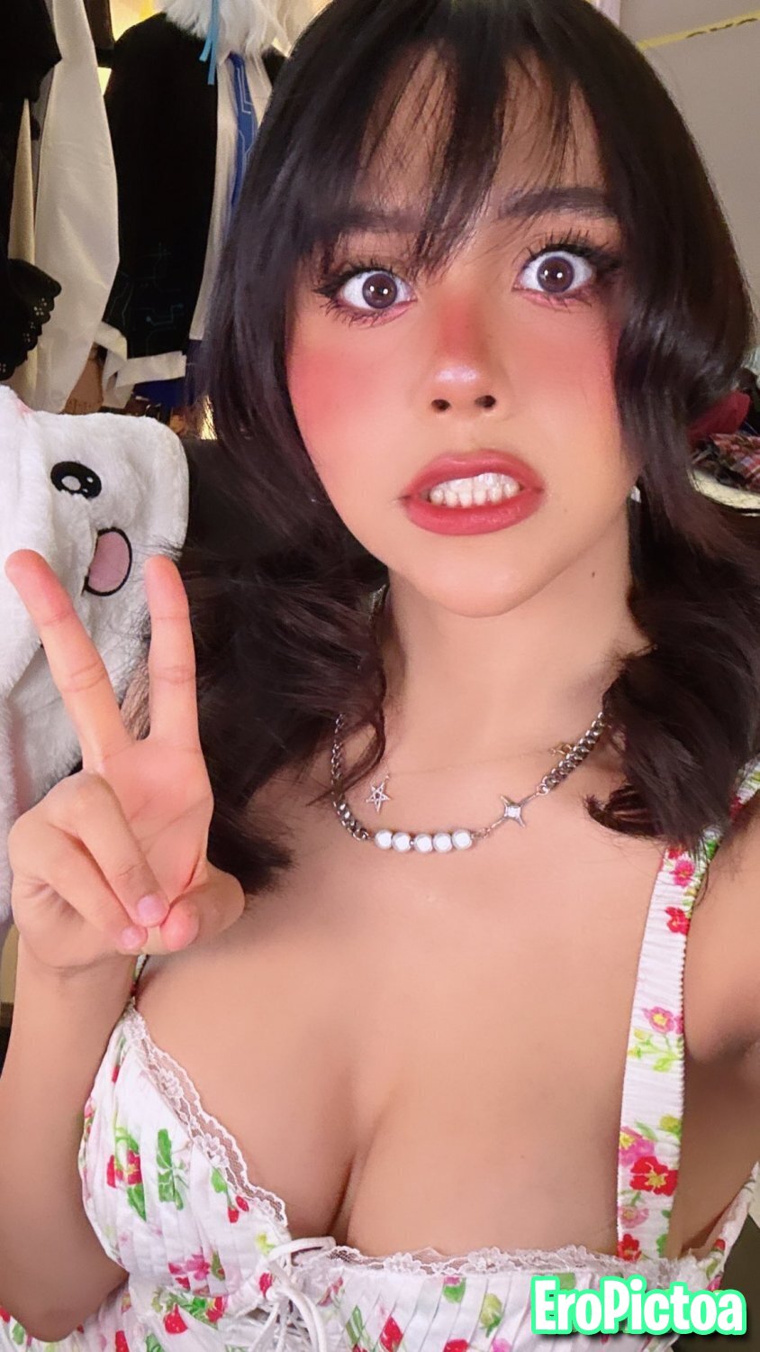 Neeko photo featuring Brunette