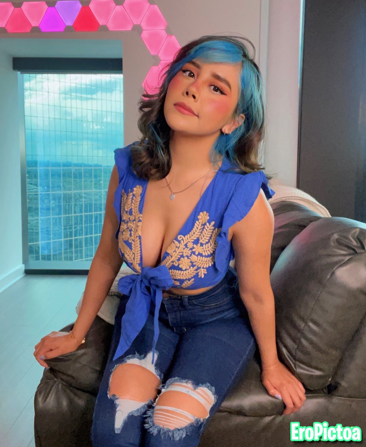 Neeko photo featuring Latina