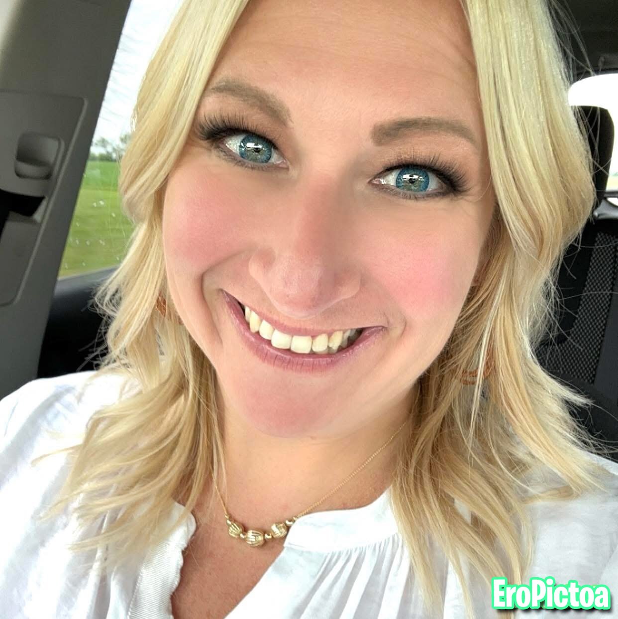Cheating wife loves BBC photo featuring big tits