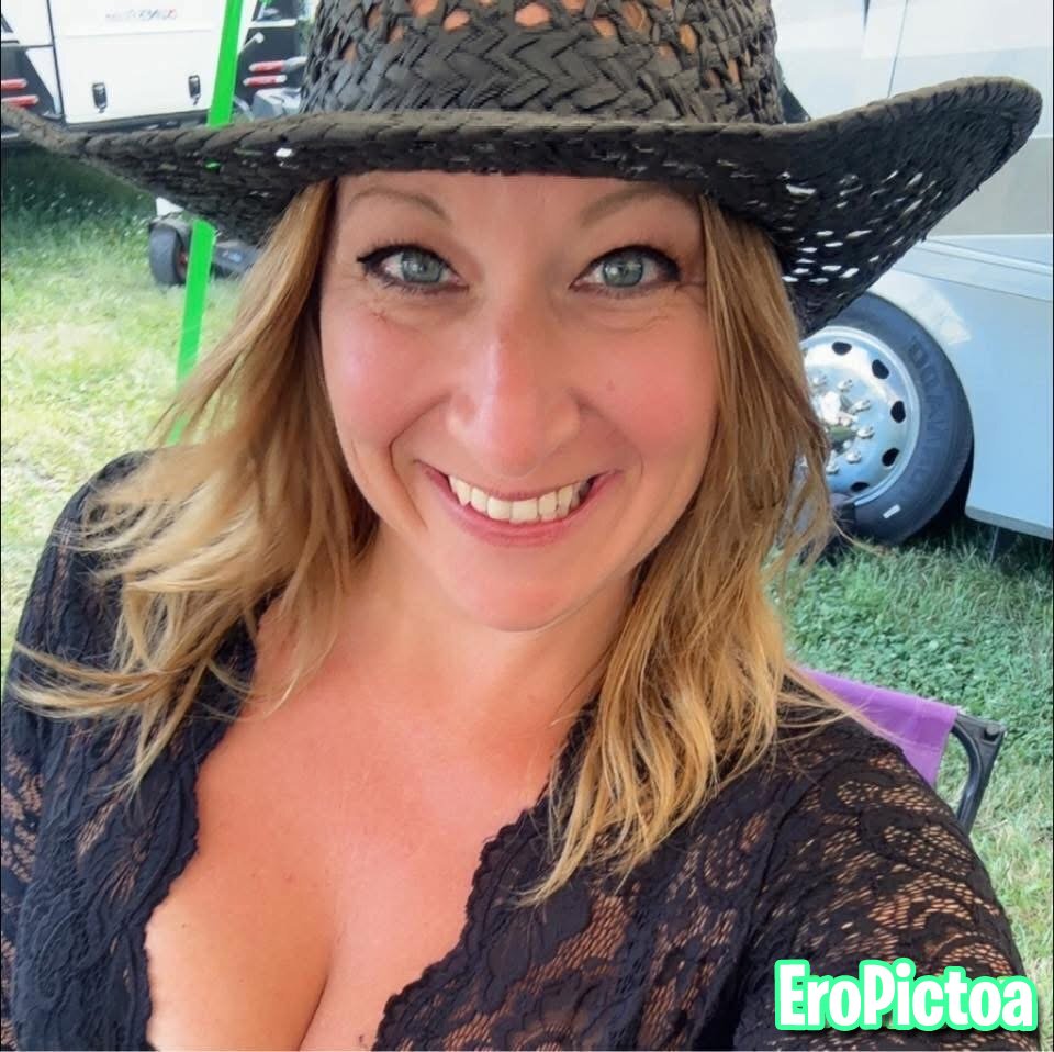 Cheating wife loves BBC photo featuring exposed